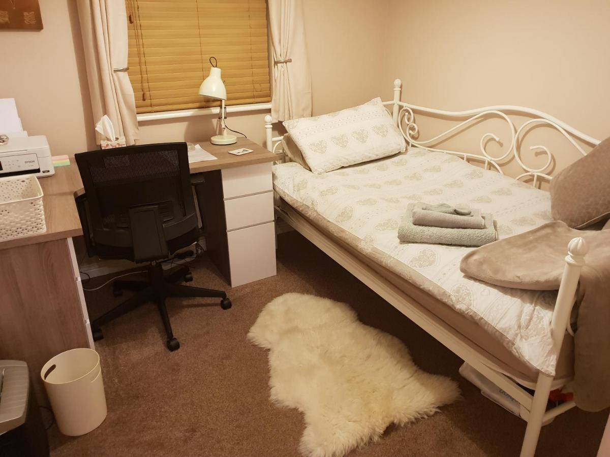 Siobhan'S Abode 2 Deluxe Doubles N Large Single No Pets Суиндон Экстерьер фото